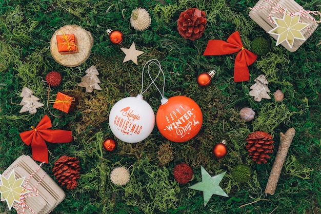 Composition de Noël avec deux boules