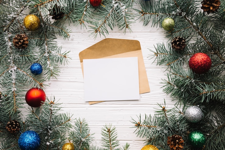 Photo gratuit composition de noël avec lettre et enveloppe