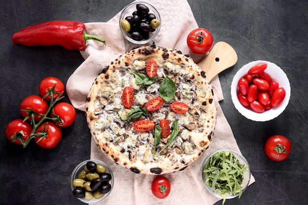 Photo gratuite composition de la nourriture italienne à plat