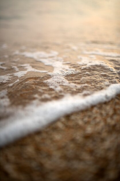 Composition paisible d'eau et de sable