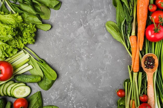 Composition à plat de légumes avec fond