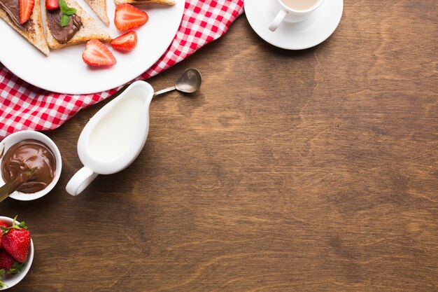 Composition de plat petit-déjeuner avec fond