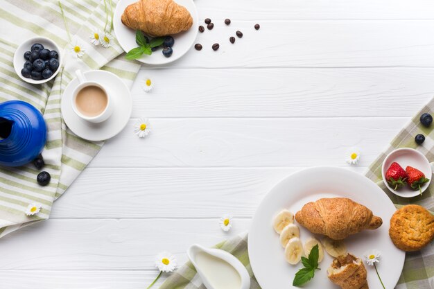 Composition de plat petit-déjeuner avec fond