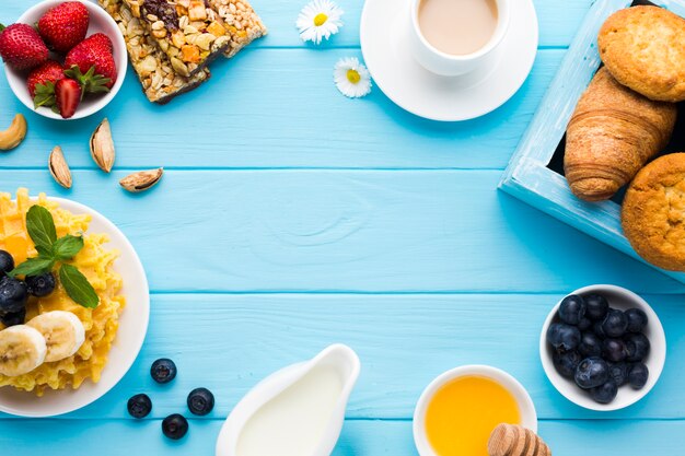 Composition de plat petit-déjeuner avec fond