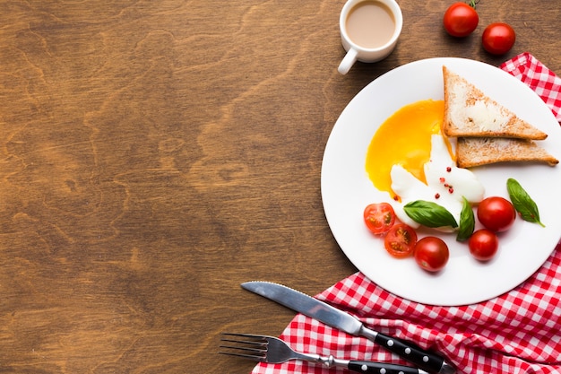 Composition de plat petit-déjeuner avec fond