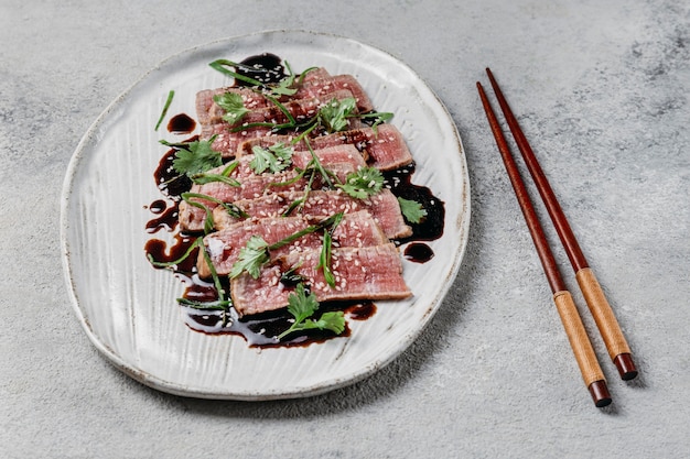 Composition de repas japonais à angle élevé