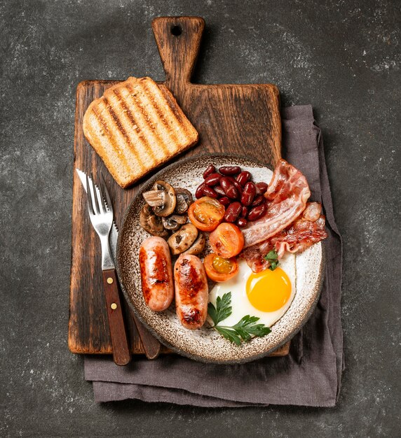 Composition de repas savoureux petit-déjeuner