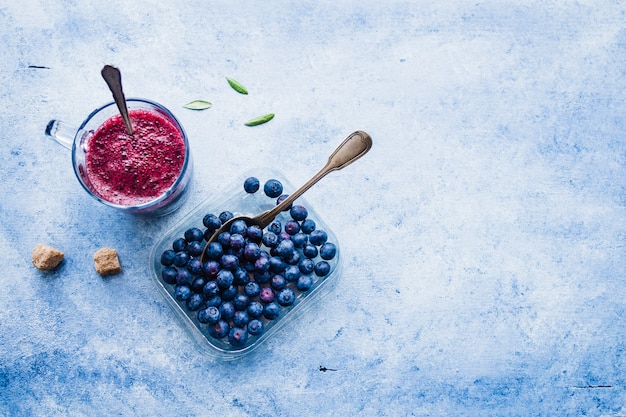 Composition de savoureux smoothie aux bleuets