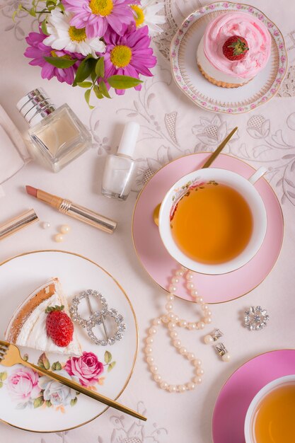 Composition sophistiquée de la fête du thé
