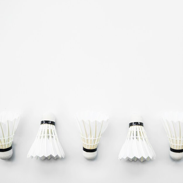 Composition de sport moderne avec des éléments de badminton