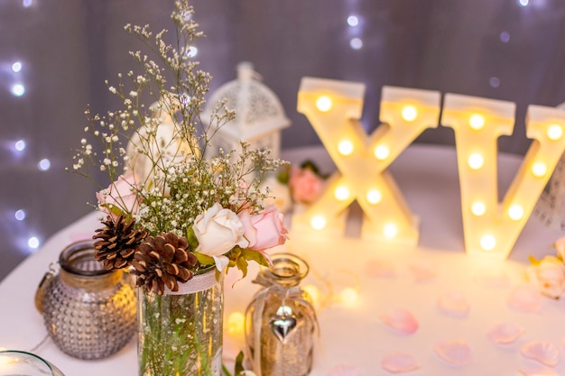 Composition vue de face pour la fête de la quinceañera sur table