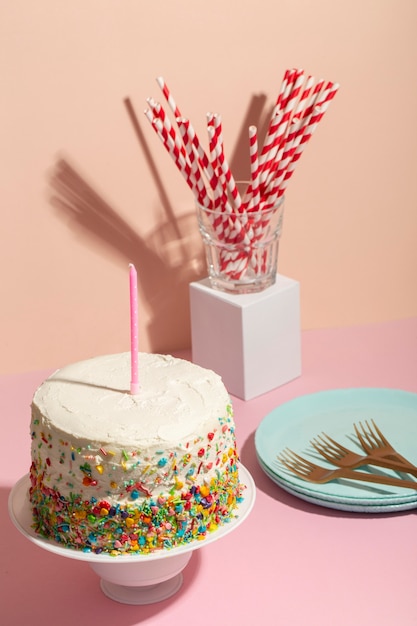 Photo gratuite concept d'anniversaire avec un délicieux gâteau