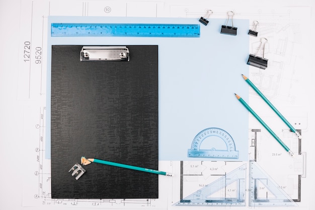 Photo gratuite concept d'architecture avec plan de construction