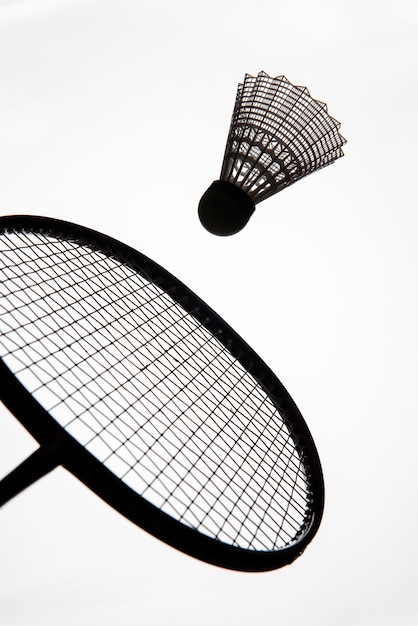 Photo gratuite concept de badminton avec éclairage spectaculaire