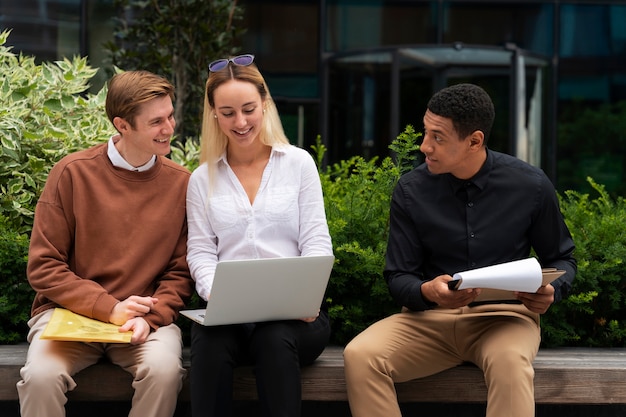 Photo gratuite concept de bannière de collègues de travail avec espace de copie