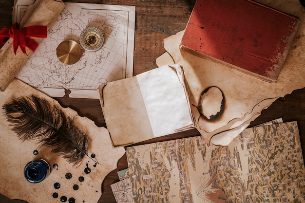 Concept de bureau vintage avec vieux livre