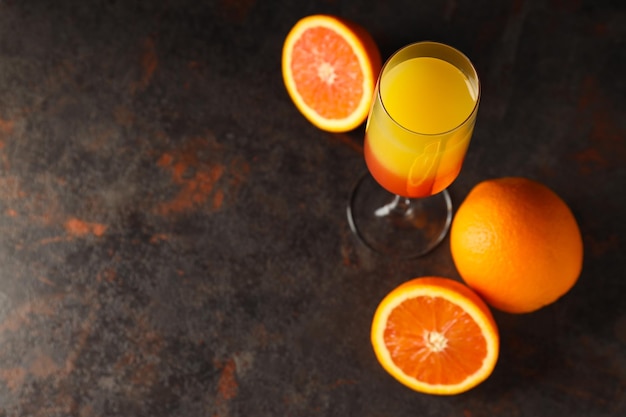 Concept de cocktail orange de délicieux cocktail d'agrumes d'été frais
