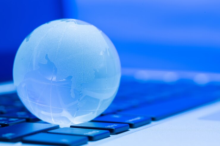 Photo gratuit le concept commercial du monde du verre sur un ordinateur portable