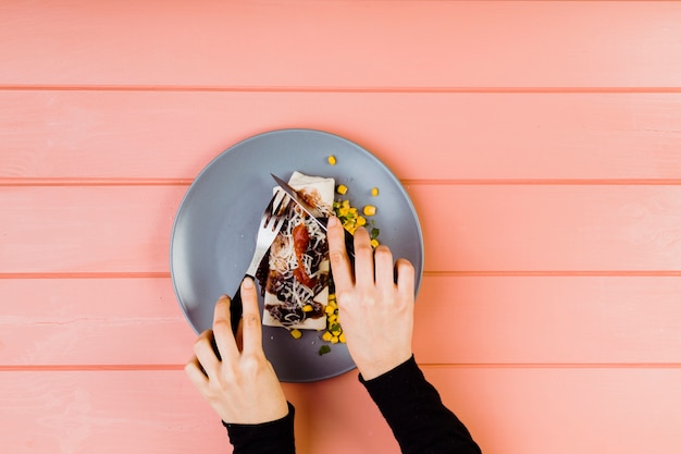 Photo gratuite concept de cuisine mexicaine avec assiette