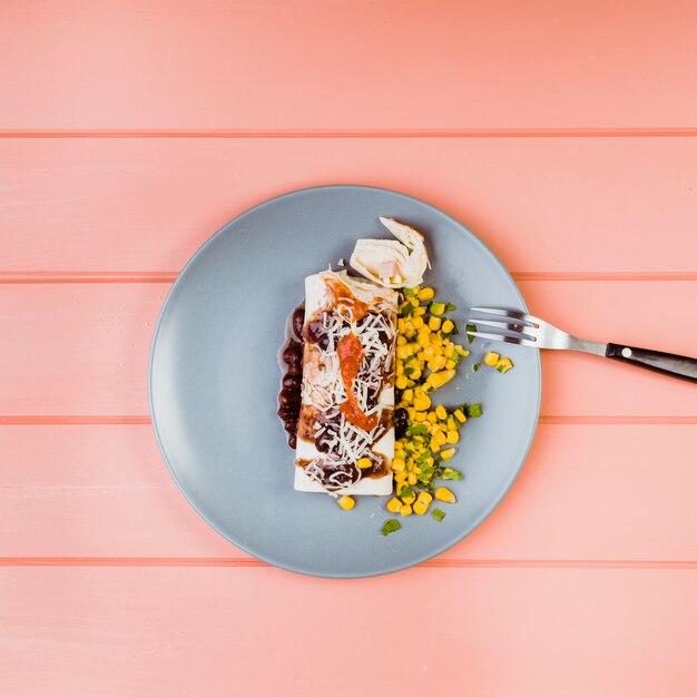 Concept de cuisine mexicaine avec deux plaques