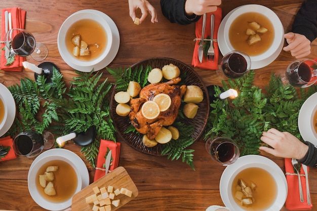 Photo gratuite concept de dîner de noël avec la turquie