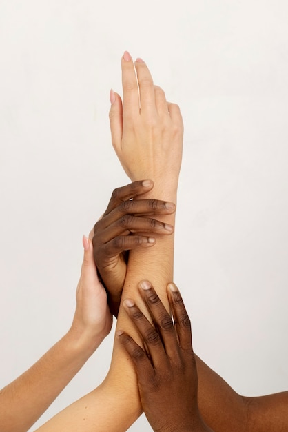 Photo gratuite concept de diversité avec les mains