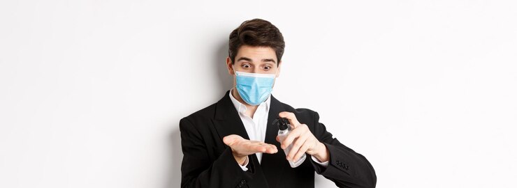 Photo gratuit concept d'entreprise covid et image de distanciation sociale d'un bel homme d'affaires en costume à la mode et med