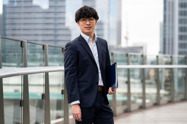 Concept d'entreprise japonais avec un homme d'affaires