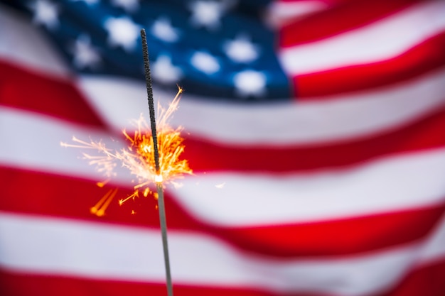 Photo gratuite concept de fête de l'indépendance des états-unis avec sparkler