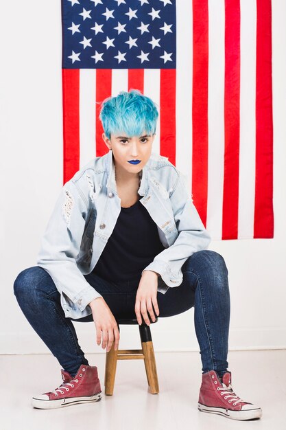 Concept de fête de l&#39;indépendance USA avec femme punk