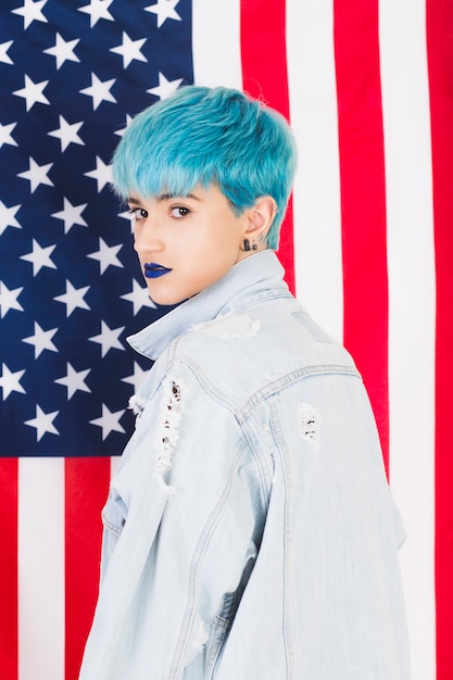 Concept de fête de l&#39;indépendance USA avec femme punk