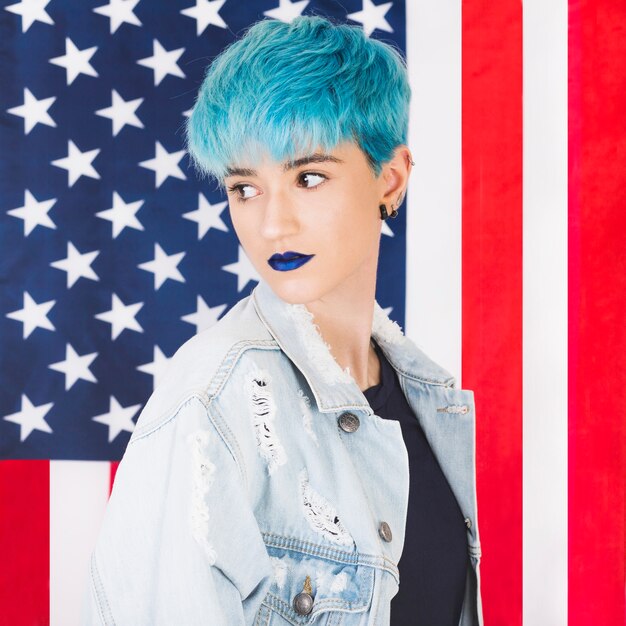 Concept de fête de l&#39;indépendance USA avec femme punk