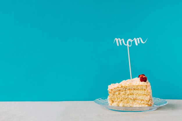 Concept de fête des mères avec délicieux gâteau