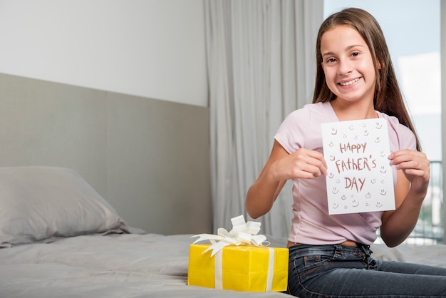 Concept de fête des pères avec boîte à cadeaux