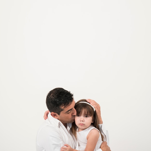 Photo gratuite concept de fête des pères avec une famille heureuse