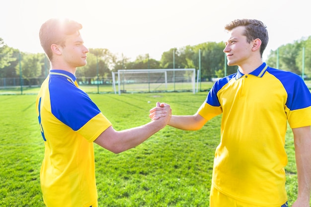 Concept de football et de travail d&#39;équipe amateur