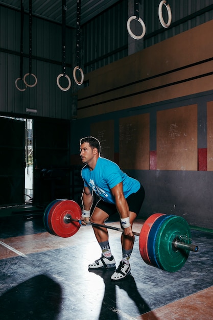 Photo gratuite concept de gymnase avec formation d'athlète