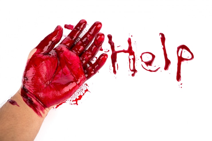 Photo gratuit concept de halloween: saignement main sur le fond blanc
