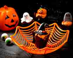 Photo gratuite concept d'halloween sur la table