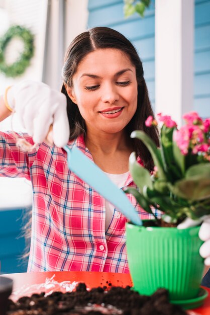 Concept de jardinage avec femme