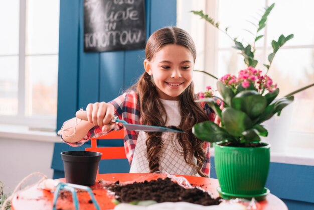 Concept de jardinage avec fille