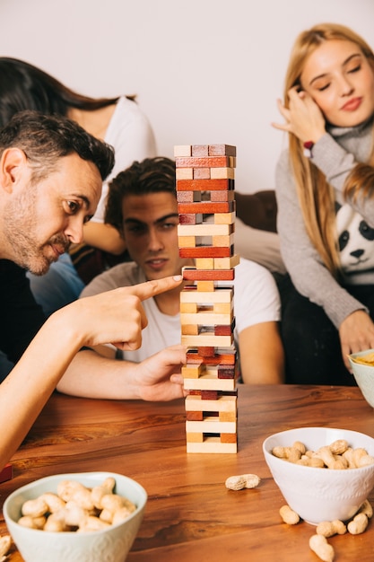 Photo gratuite concept de jeu de table avec des amis