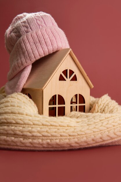 Concept de maison confortable avec une maison de jouets en bois