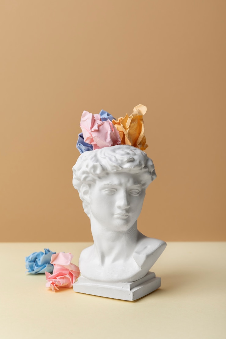 Photo gratuit concept de mémoire avec sculpture et papier