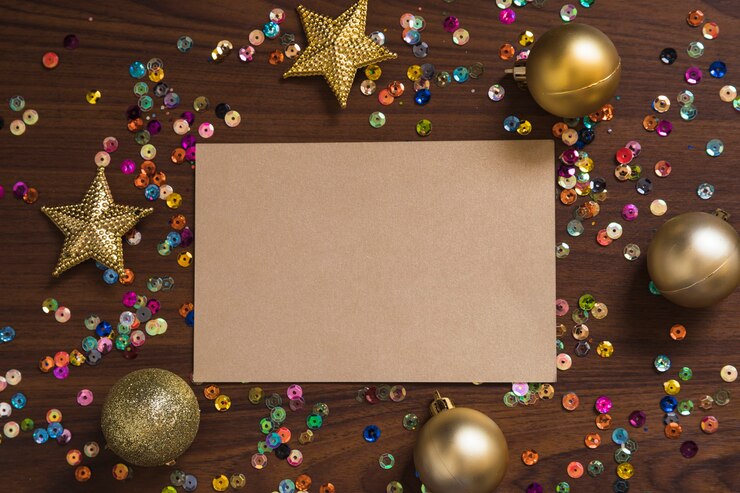 Photo gratuit concept de noël avec enveloppe et confettis