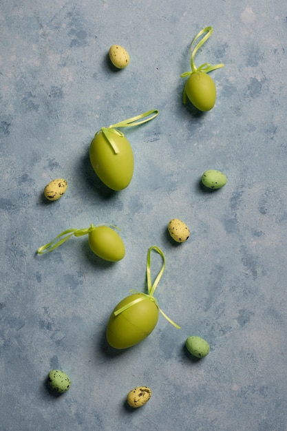 Concept d'oeufs de Pâques mini coloré