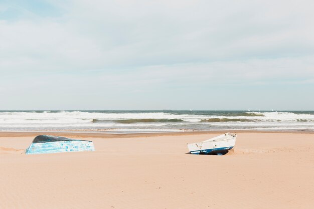 Concept de plage avec bateau