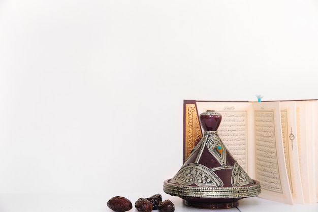 Photo gratuite concept de ramadan avec coran