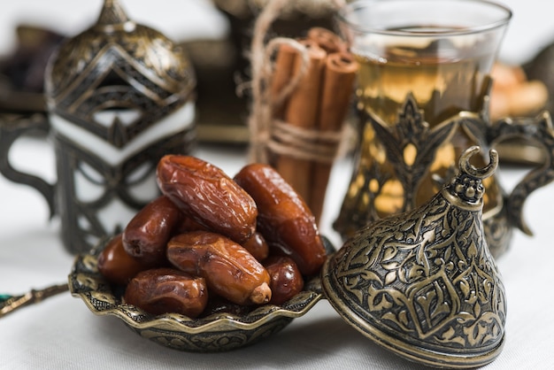 Concept de Ramadan avec des dates