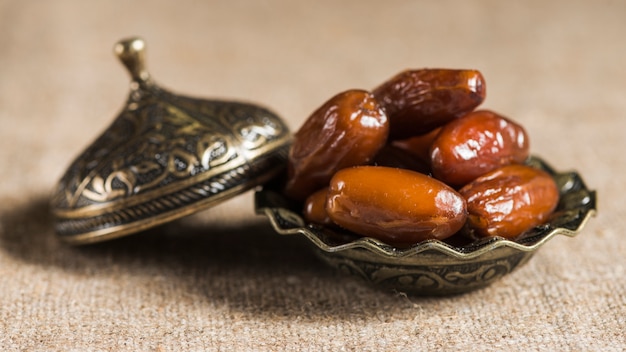 Concept de Ramadan avec quelques dates